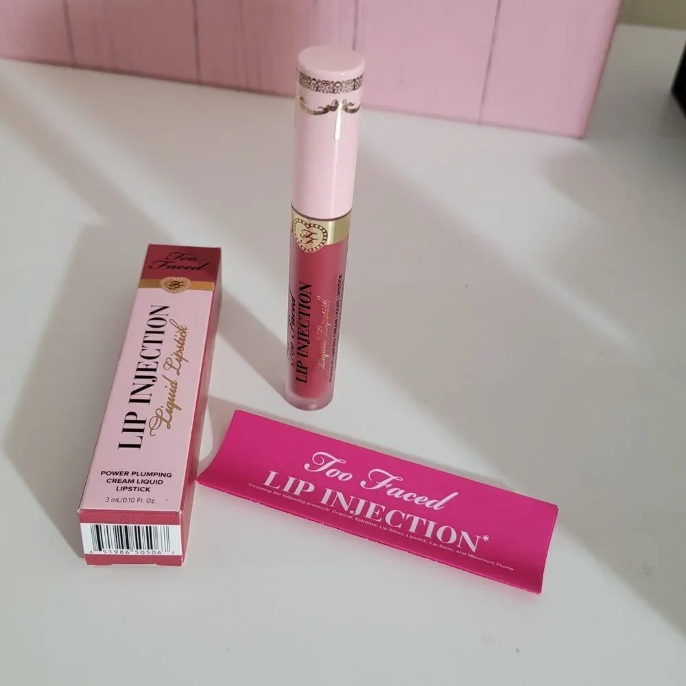 Too faced Lip Injection Liquid lipstick in Big Lip Energy